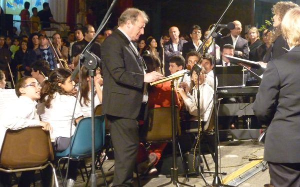 Diocesi-Lamezia--------Terme-------Don-Pino-Latelli-dirige-Coro-e-Orchestra.jpg