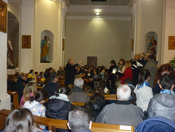 Diocesi-Lamezia-Terme---Coro-polifonico-Lamezia--dirige--don-PIno-Latelli-Concerto-di-Natale-2014-a-Platania-024.jpg