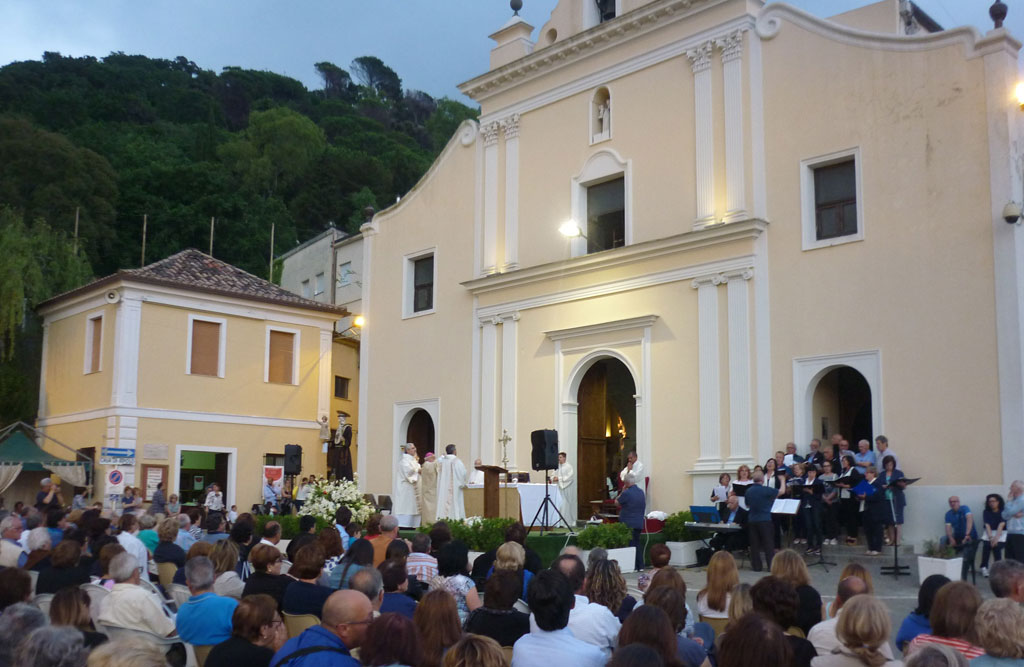 I Cori polifonici di Lamezia cantano in omaggio a Sant'Antonio