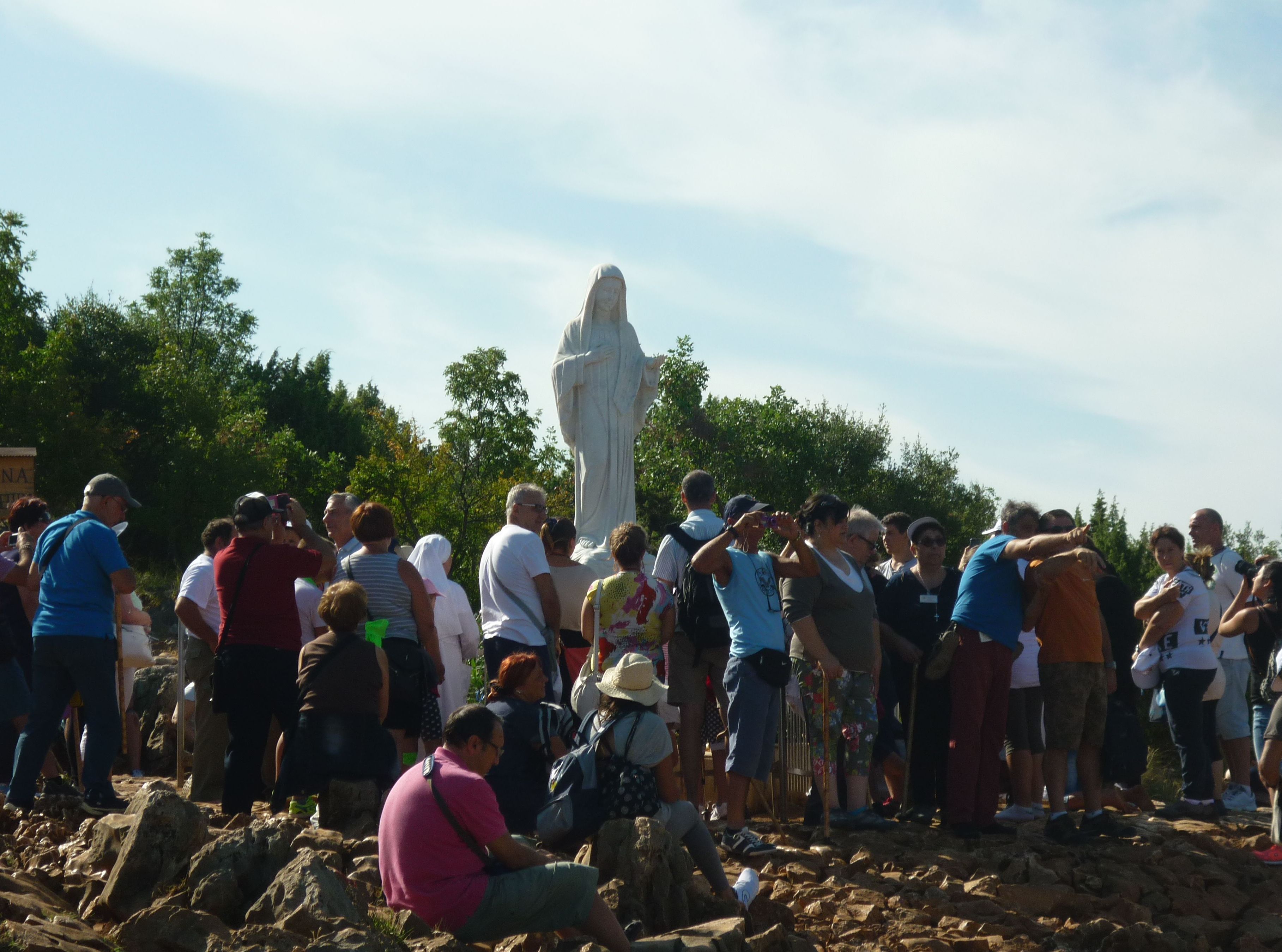 Diocesi_Lamezia_Terme_-_Il_Gruppo_di_Lamezia_in_preghiera__sul_Podbrdo__Medjugorje_2015_072.JPG