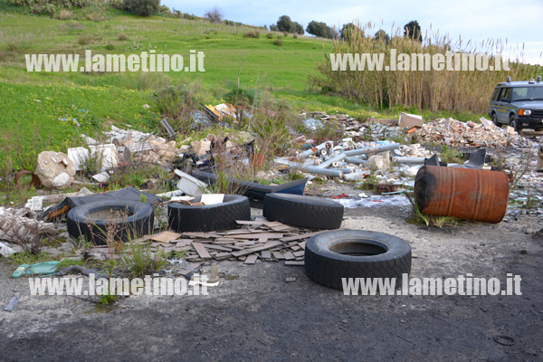 Calabria: Sequestrata discarica abusiva su terreno agricolo di 6000 mq