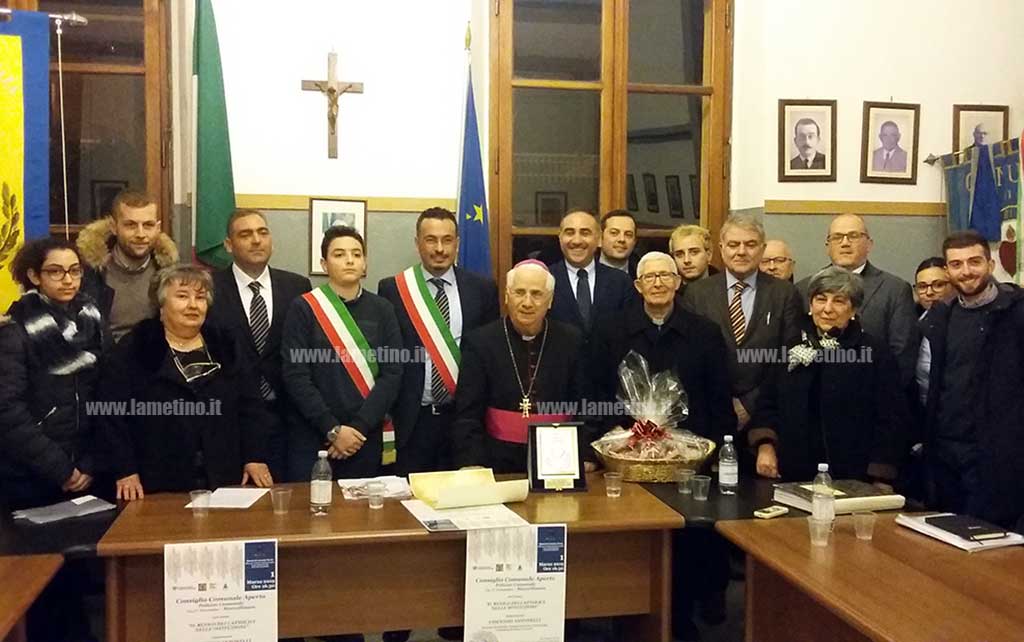 Incontro Scuola di Dottrina sociale della Chiesa a Marcellinara, consegnata targa a vescovo Cantafora 