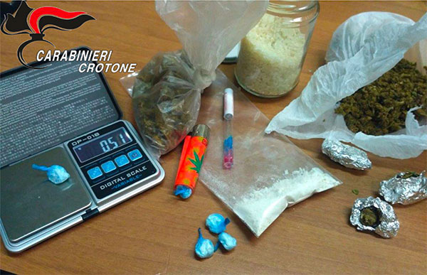 Trovato con cocaina e marijuana, ai domiciliari 31enne nel crotonese