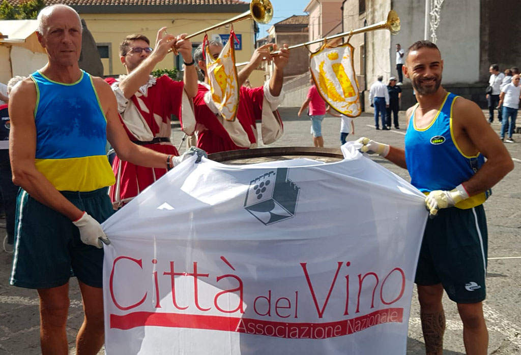 Lamezia, associazione “L’Albero della Vite” presente al Palio Nazionale delle Botti di Città del Vino a Santa Venerina