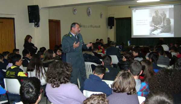 Educare-alla-legalita-economica-a-Vibo-gen-2014-Gdf-2.jpg