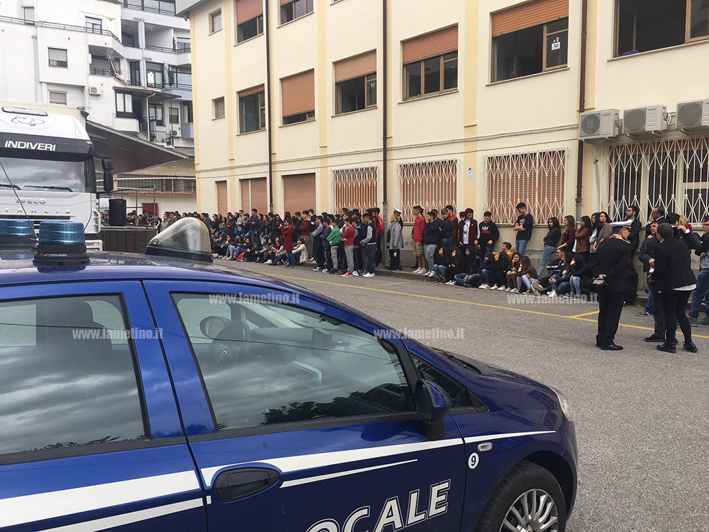 Lamezia: progetto Polizia Locale su educazione stradale, crash test e simulazioni al “De Fazio” - VIDEO