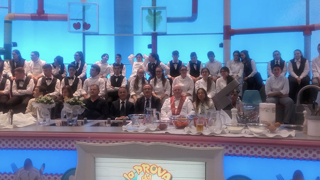 Lamezia, i ragazzi dell’Einaudi alla “Prova del Cuoco” con Antonella Clerici
