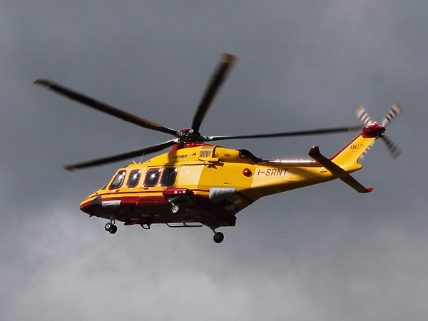 Furgone precipita in burrone, un ferito grave nel catanzarese