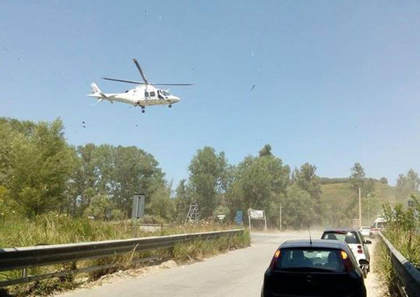 Si ribalta trattore nel vibonese: grave 38enne, trasferito in elisoccorso a Catanzaro