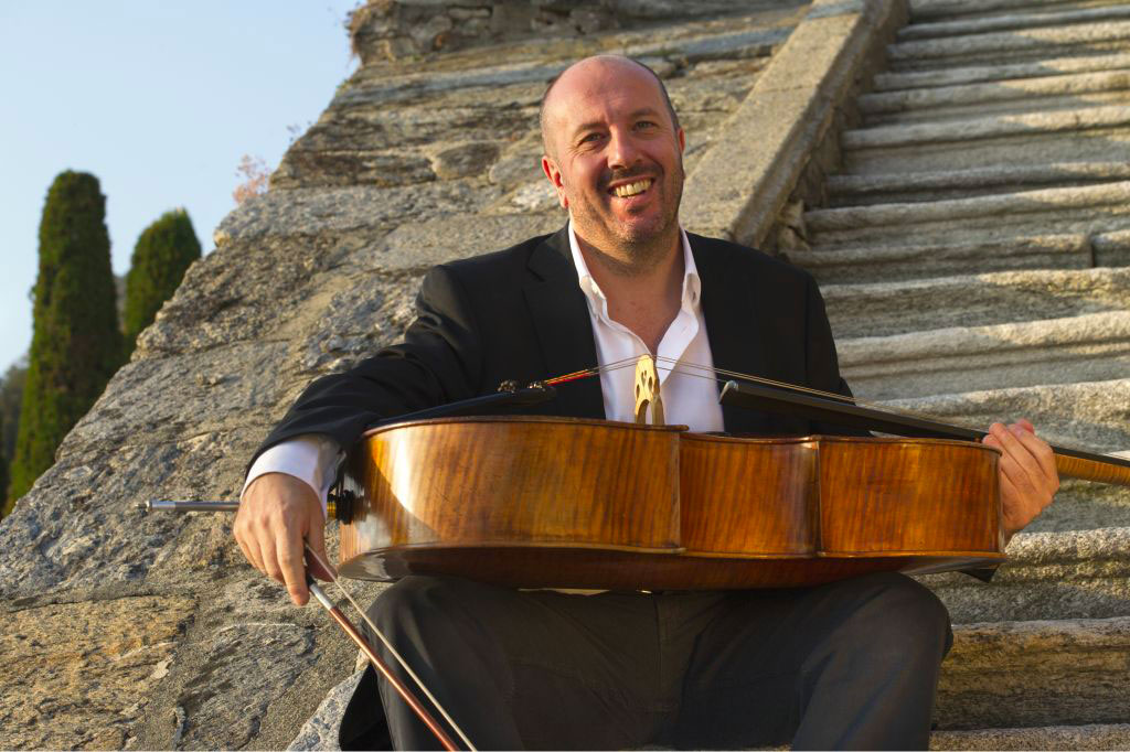 Lamezia, il violoncellista Enrico Dindo accompagnato al pianoforte da Andrea Dindo in concerto al Palazzo Guzzi
