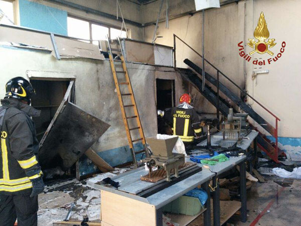 Calabria: Esplosione in fabbrica munizioni a Settingiano, due i feriti
