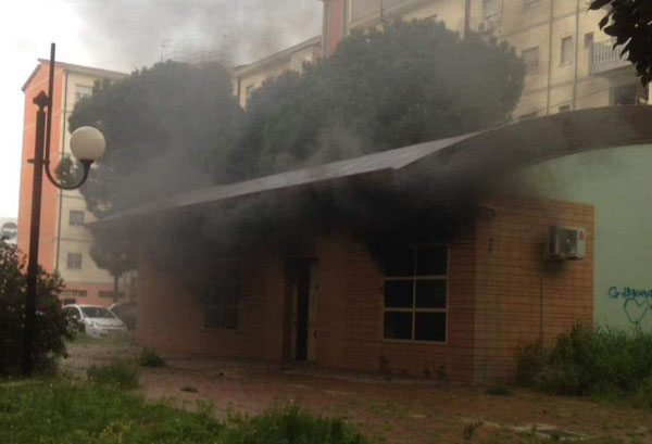 Incendiati di nuovo locali associazione per disabili a Reggio, la condanna del Vescovo: “Attentato al bene comune”