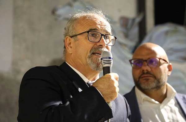 Il libro "La scuola secondo Mattia" del lametino Fiore Isabella finalista al Premio Internazionale Mario Luzi