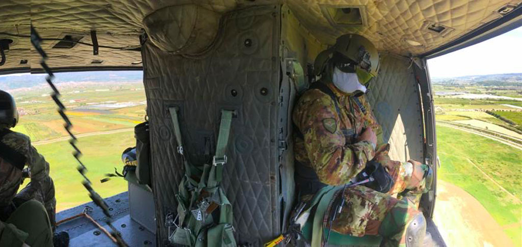 FOTO-2---vano-carico-AB412-con-operatori-ELIREC.jpg