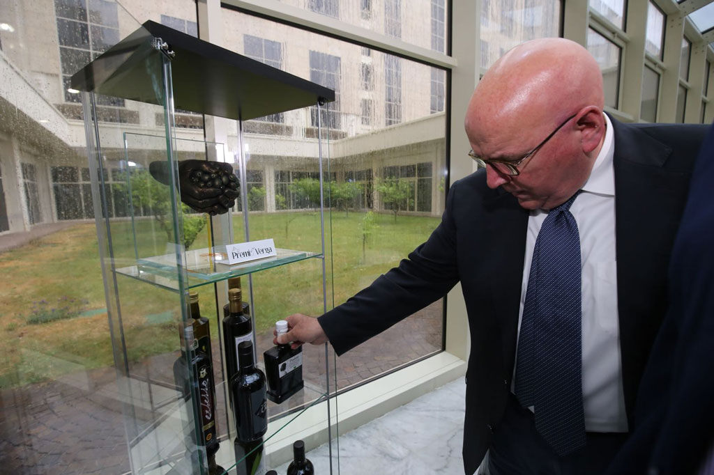 Olivicoltura, presentato "Premio Verga". Oliverio: lavorare per "Fiera dell'olio" in Calabria 