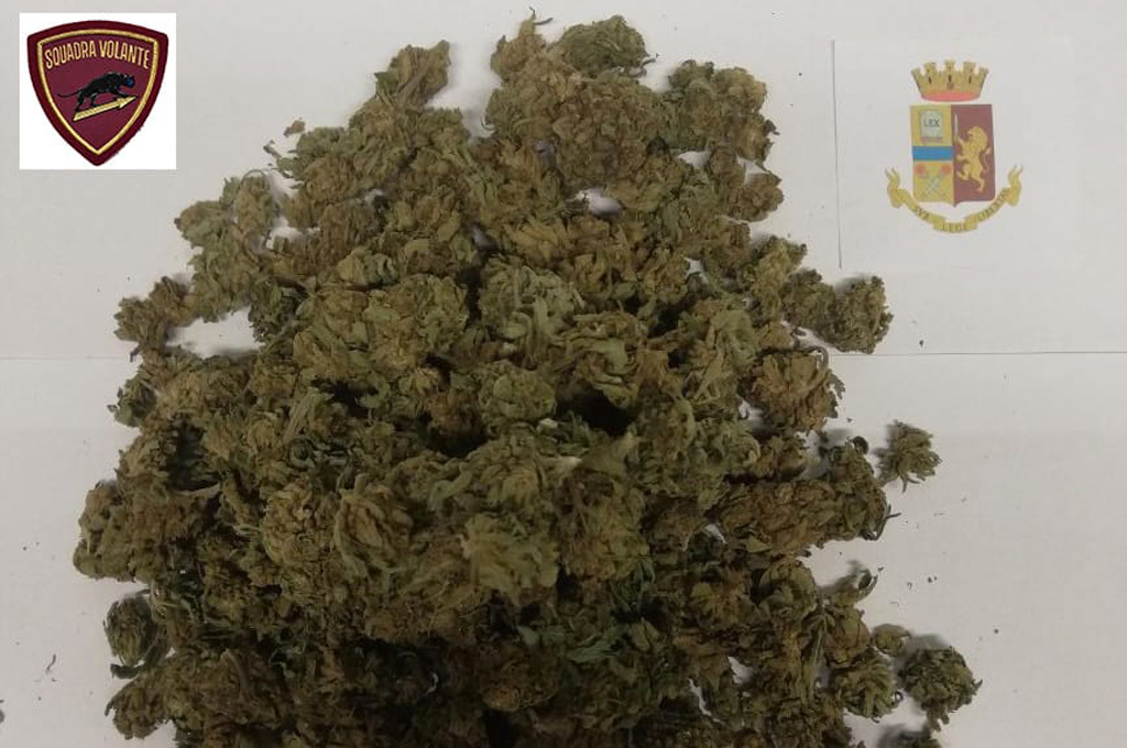 Detiene marijuana, arrestato da Polizia in un parcheggio a Catanzaro