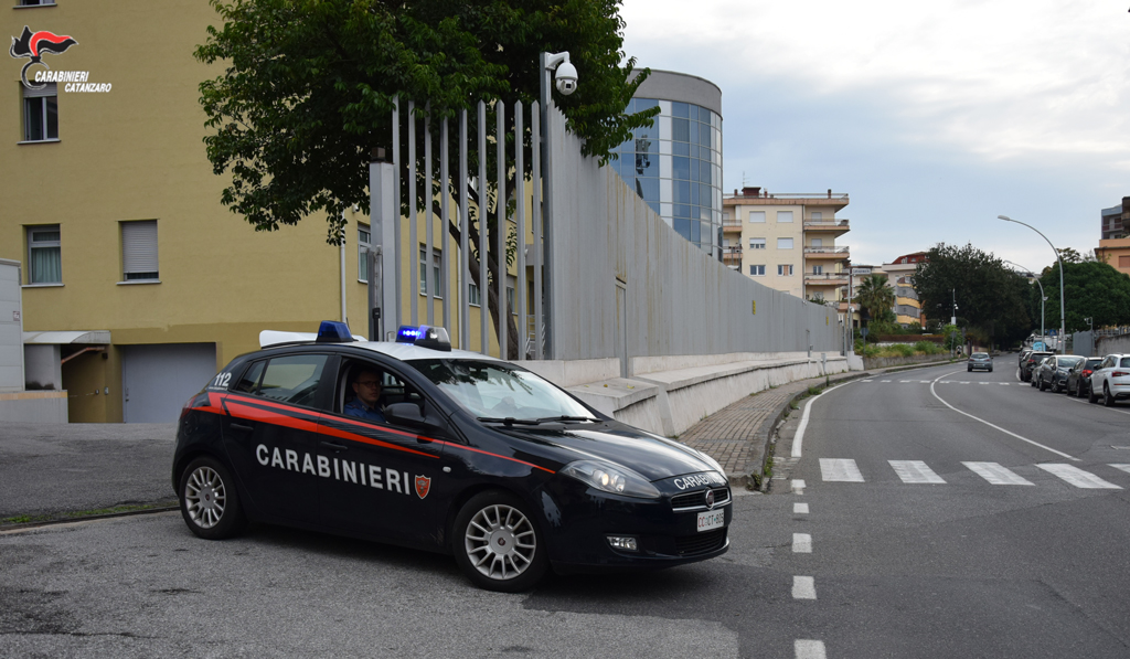 Lamezia, furto aggravato di materiale edile e attrezzi: 3 arresti