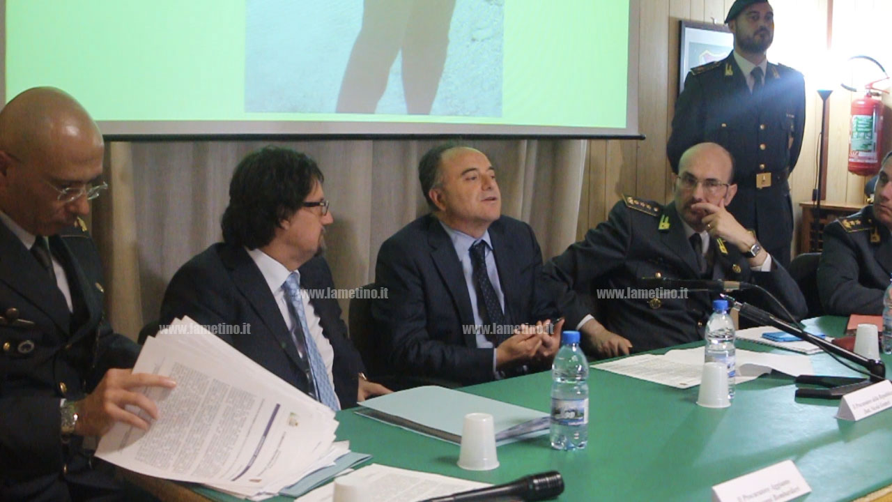 Gratteri: "Arresto siriano in Calabria è prova oggettiva di interesse terrorismo su tratta immigrati" - VIDEO