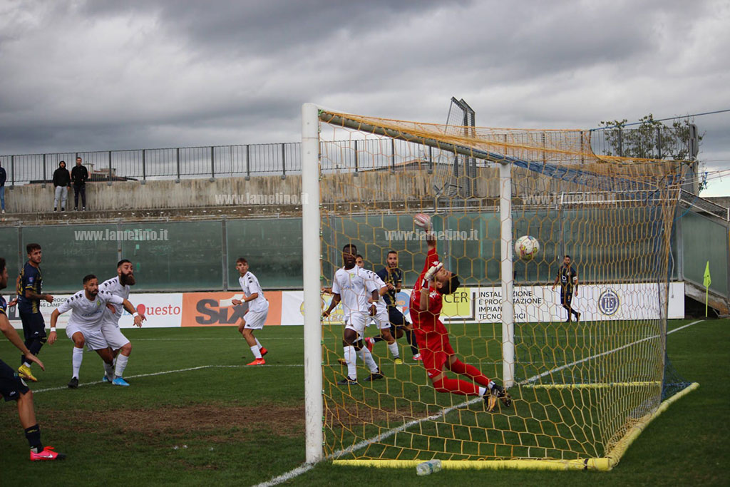 Fc-Lamezia-primo-tempo-61122-rete_7f492.jpg