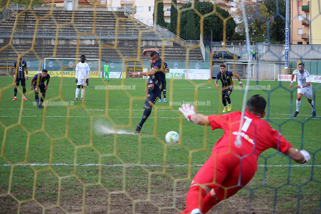 Fc-Lamezia-primo-tempo-61122-tirob1b3bbffd_ad0f8.jpg