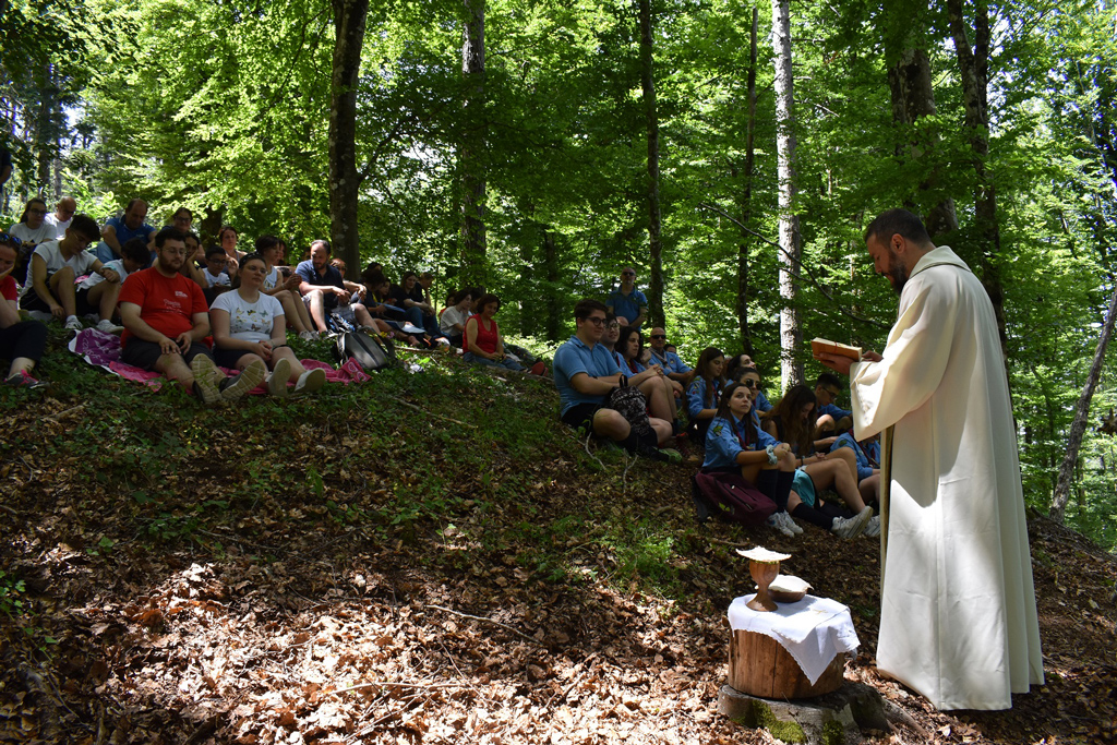 Primo evento Festival delle Erranze e della Filoxenia: celebrata messa sul Monte Faggio a 1329 metri di altitudine