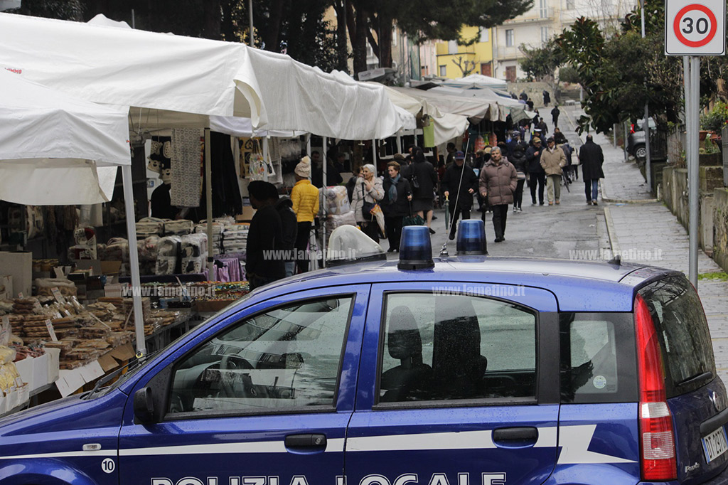 Lamezia, si cala i pantaloni e molesta passanti alla fiera di San Biagio, denunciato 37enne