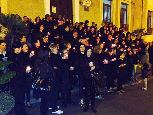 Lamezia: docenti e personale Ata aderiscono a flash mob nazionale a difesa scuola pubblica