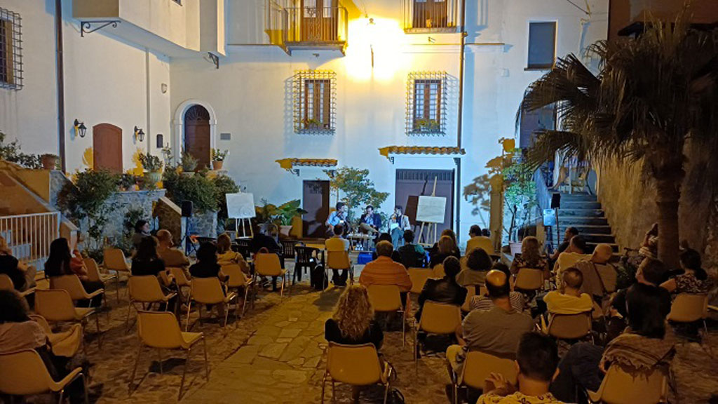 Lamezia, doppio appuntamento con "Al Vaglio" il 20 maggio: ospiti Raffaele Gaetano e Francesca Veltri