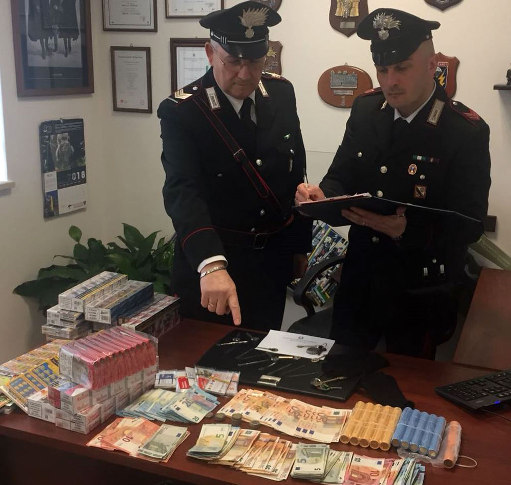 Ladri in trasferta sorpresi a rubare in bar-tabacchi, arresti nel cosentino