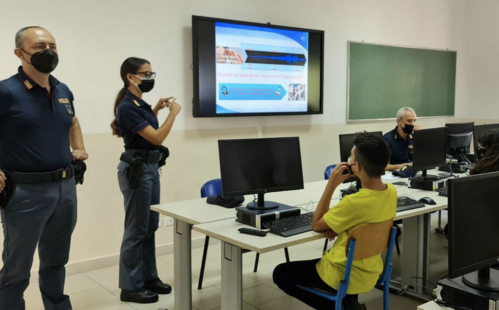 Progetto “Train to be...cool”, lezioni sicurezza ferroviaria della Polizia di Stato all’I.C. “G. Moscato” di Reggio