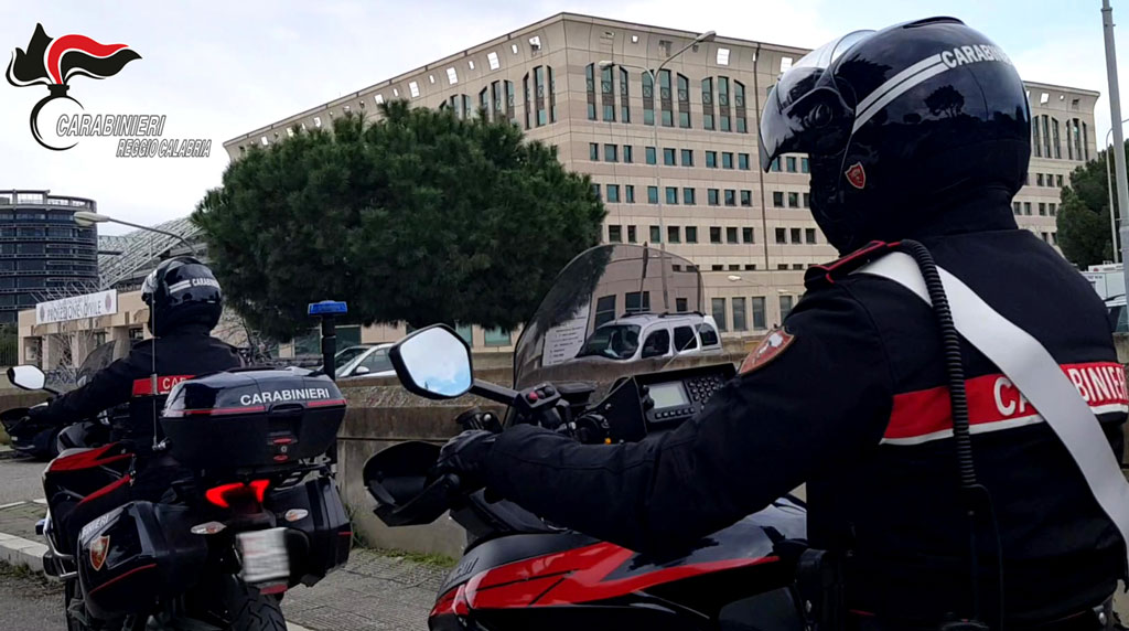 Convocato a scuola aggredisce l’insegnante del figlio a Reggio, denunciato