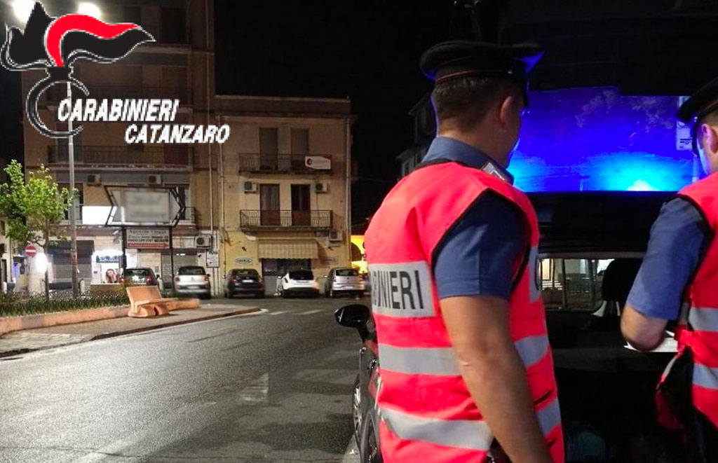 Controlli dei carabinieri a Catanzaro e provincia: sanzioni a locali, quattro arresti e due denunce