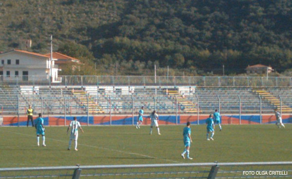 Foto-fase-di-gioco-gara-Aprilia---Vigor-Lamezia.jpg