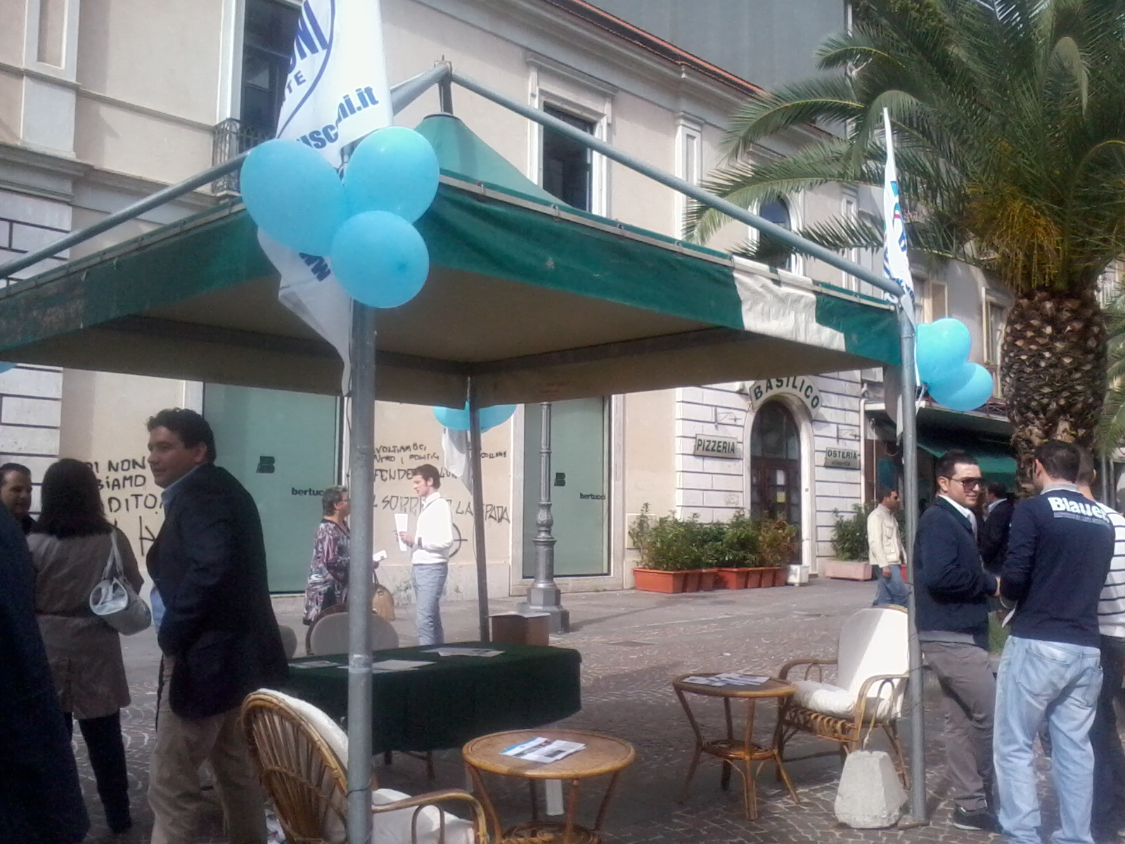 Lamezia, il Pdl scende in piazza con brochure e questionari. Muraca e Mazzei: “Lavoro e Giovani, le priorità”