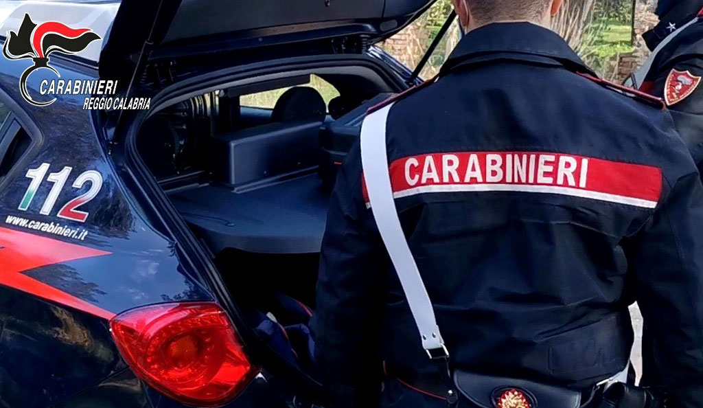 Carabinieri sgominano una banda dedita ai furti di auto e mezzi da lavoro nel Reggino: coinvolta coppia e un minore
