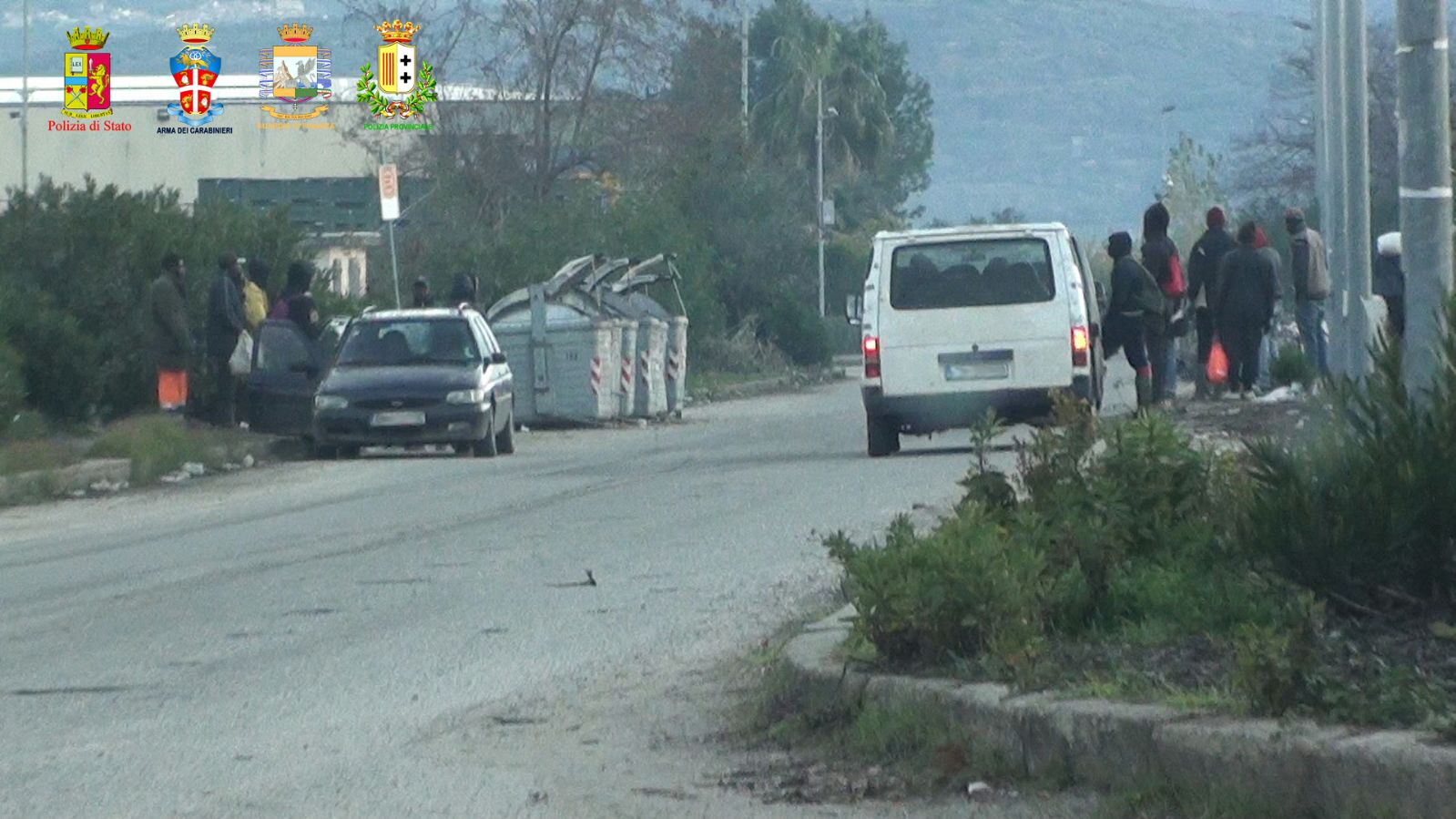 Lotta al caporalato, controlli vicino tendopoli San Ferdinando: chiuse macelleria clandestina e rivendita alimentare abusiva