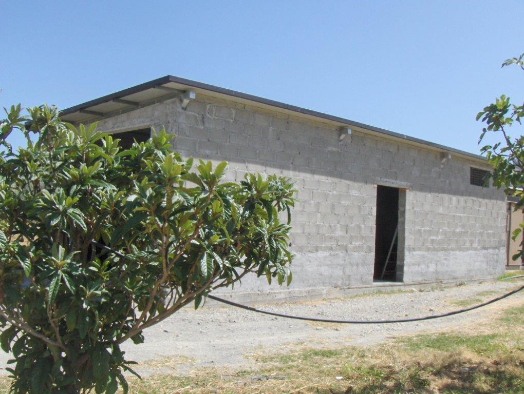 Realizza abusivamente copertura in fabbricato già posto sotto sequestro, segnalata responsabile nel crotonese