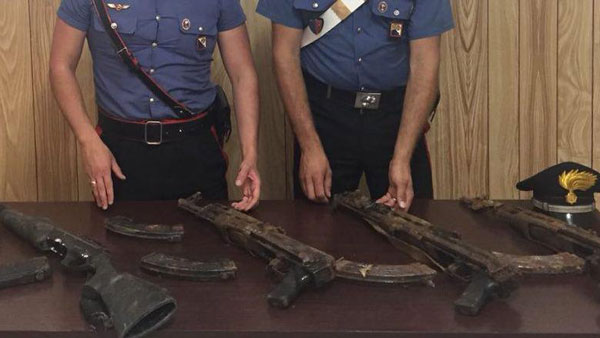 Armi clandestine nascoste in un terreno, un arresto a Caraffa del Bianco
