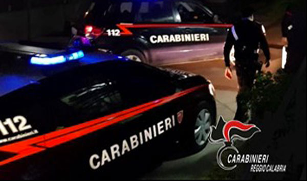 Cavi elettrici in fiamme a Rosarno, colonne di fumo a pochi passi dal mare: un arresto 