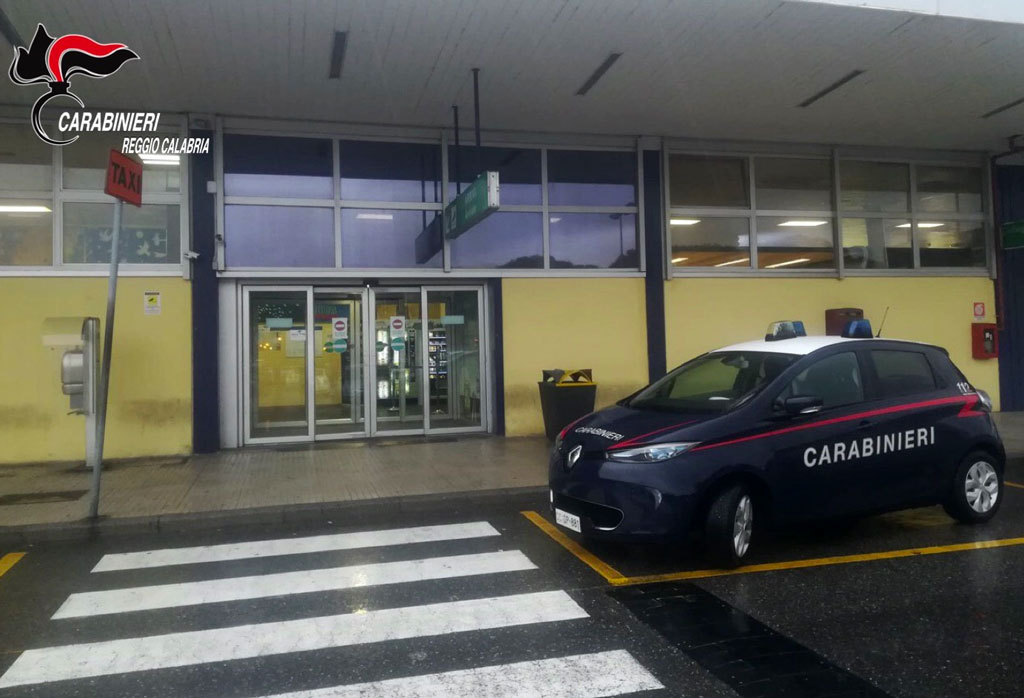 Anziano agli arresti domiciliari tenta la fuga a Parigi: arrestato dai carabinieri a Reggio