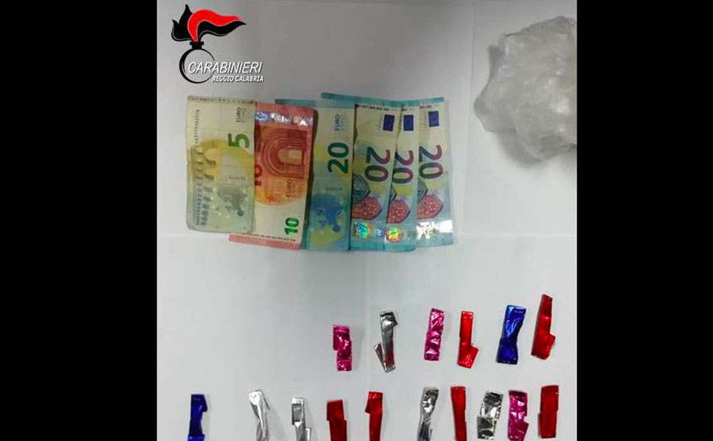 Aveva addosso 26 dosi di cocaina, arrestato 26enne a Reggio