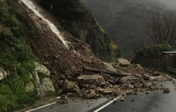 Frana nel reggino, strada statale 18 chiusa a Bagnara Calabra