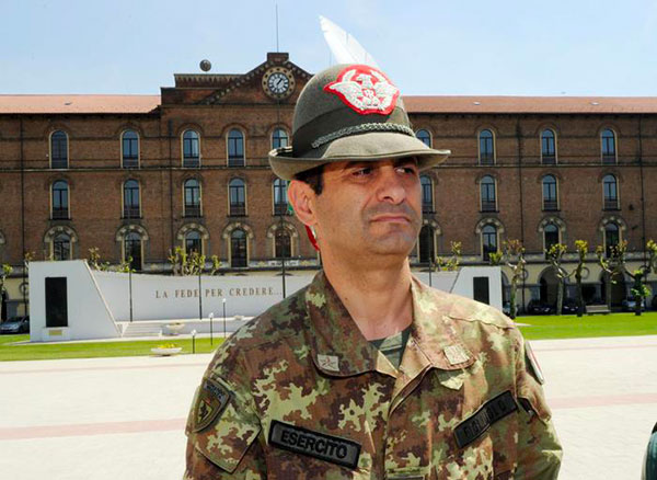 Covid, cittadinanza onoraria Cosenza al generale Figliuolo