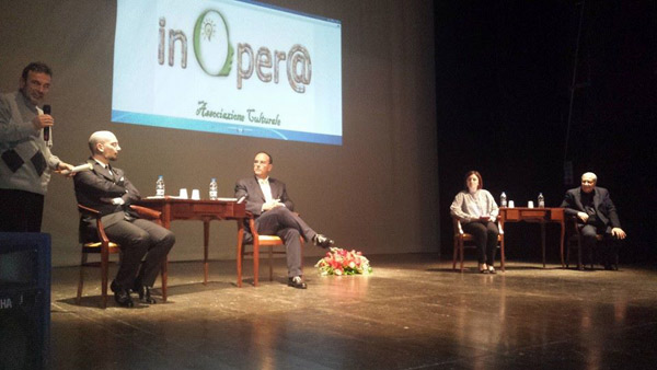 Frncesco-Scalise-presneta-libro-in-vernacolo-nov-2013.jpg