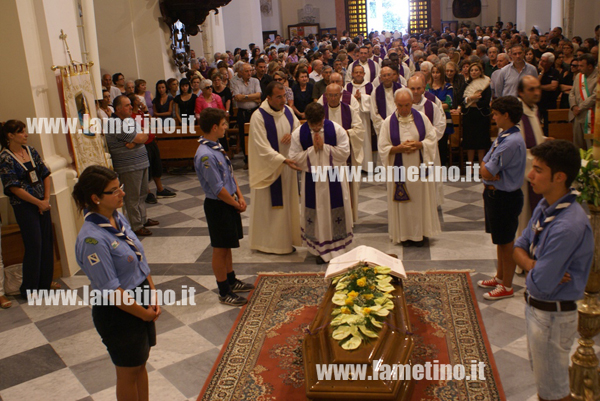 Lamezia: Cattedrale gremita per l’ultimo saluto a don Pasquale Luzzo