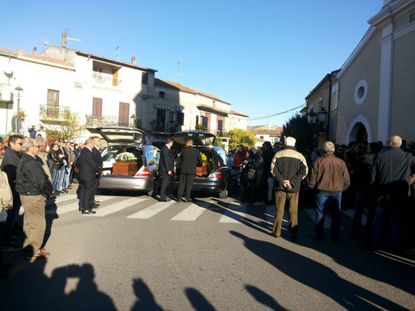 Funerali-sna-lorenzo-vallo_3.jpg