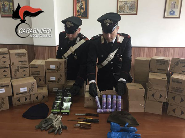 Ruba merce da treno in sosta, arrestato 55enne a Villa San Giovanni