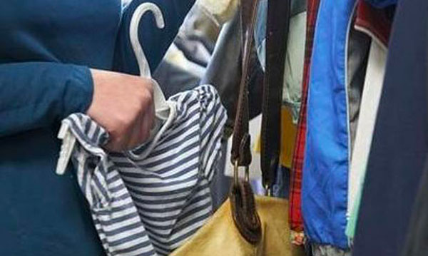 Rubavano capi d'abbigliamento griffati, ai domiciliari 3 donne di Cosenza
