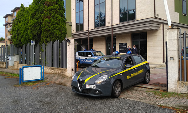 Truffe e raggiri, sequestrati beni per 1,2 mln in Calabria a 49enne campana 
