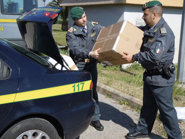 Lamezia: Operazione “Primo maggio bis”, sequestro beni a imprenditore per estorsione dipendenti
